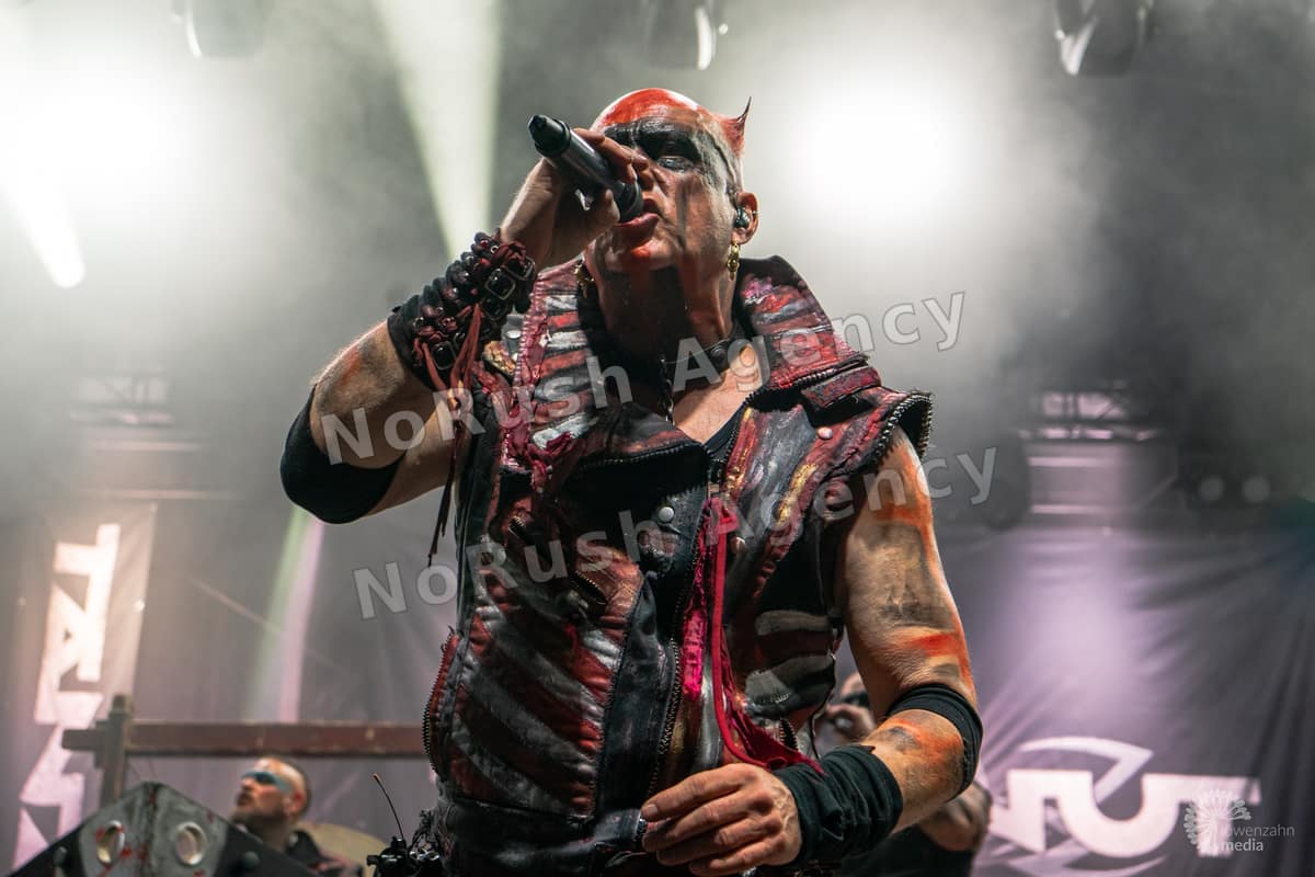 Tanzwut live in Merseburg, Foto 12 von Jan Haller