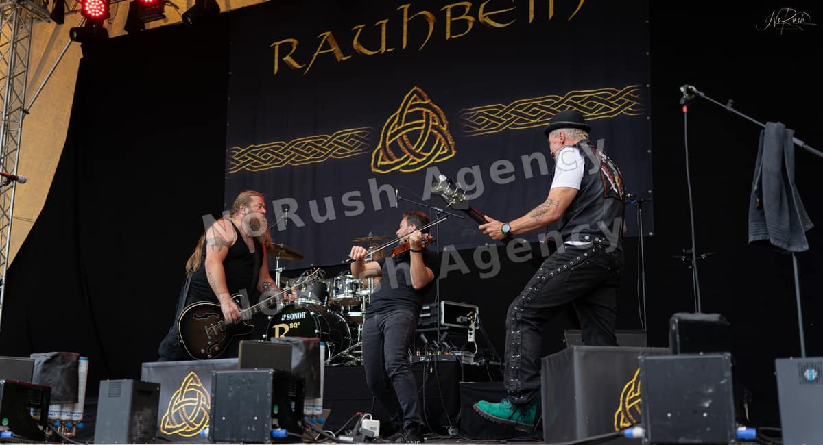 Rauhbein live in Halle, Foto 15 von Stephan Sieger