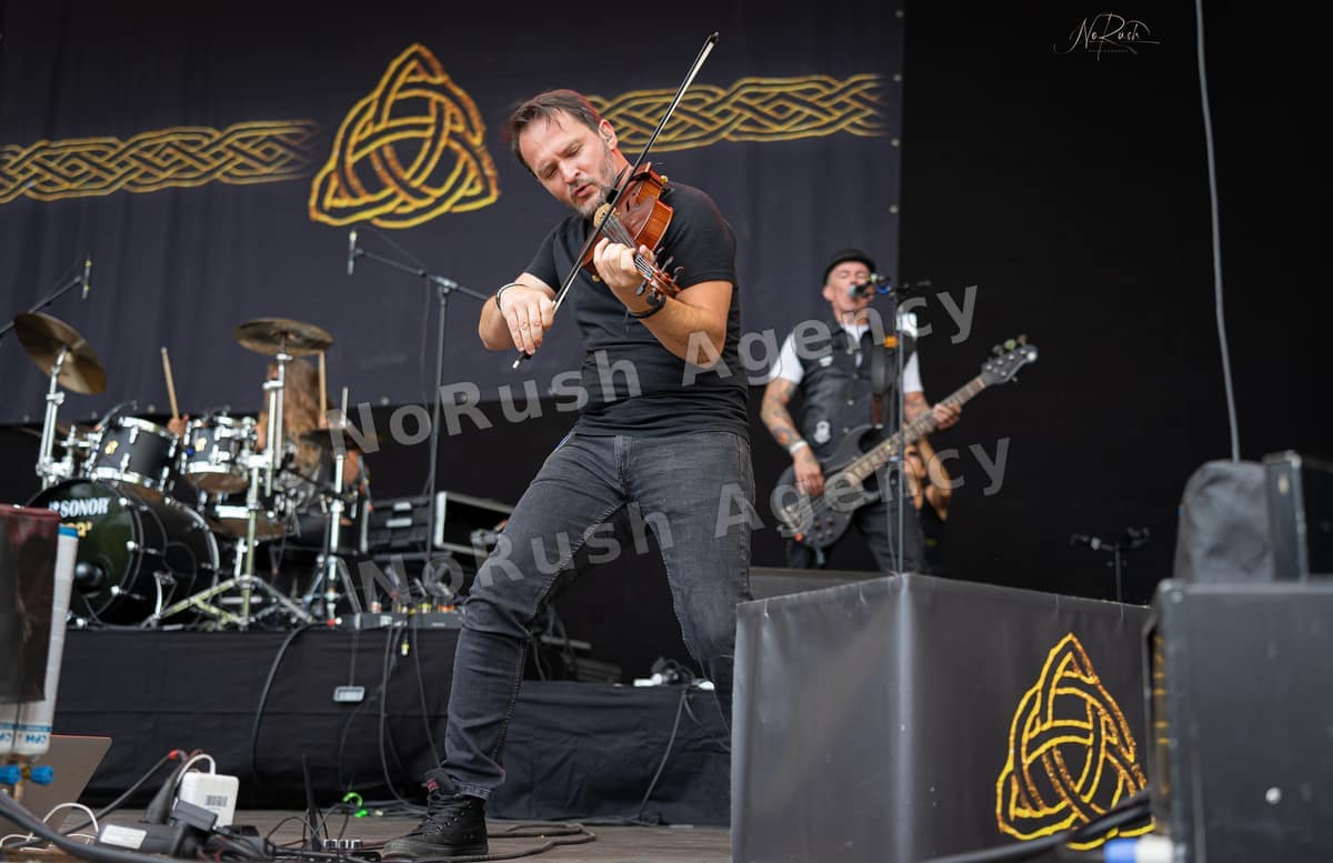 Rauhbein live in Halle, Foto 22 von Stephan Sieger