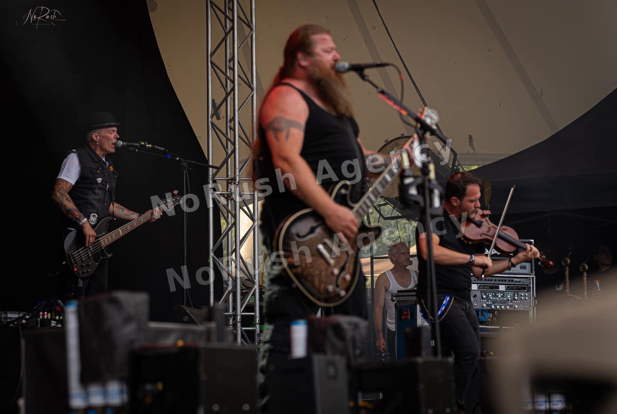 Rauhbein live in Halle, Foto 31 von Stephan Sieger