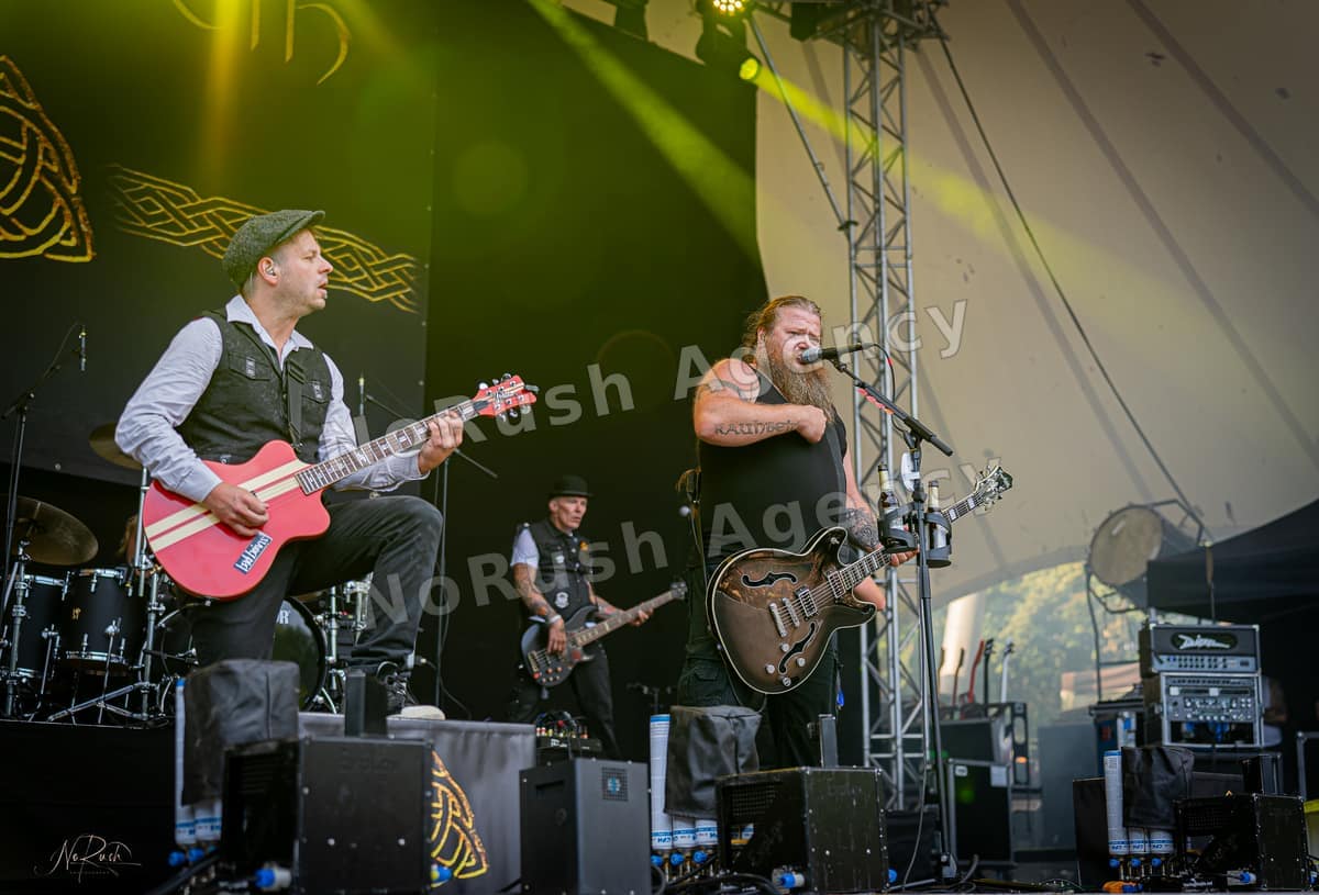 Rauhbein live in Halle, Foto 36 von Stephan Sieger