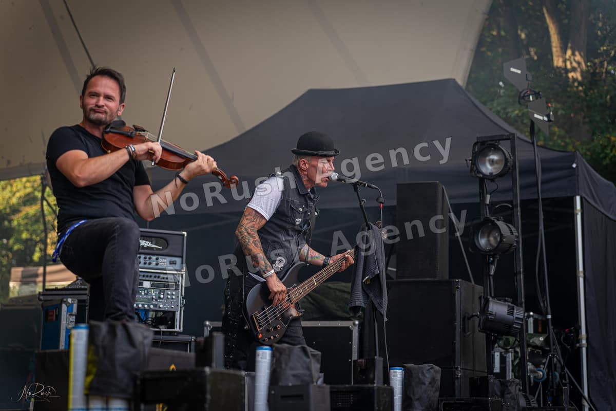 Rauhbein live in Halle, Foto 41 von Stephan Sieger