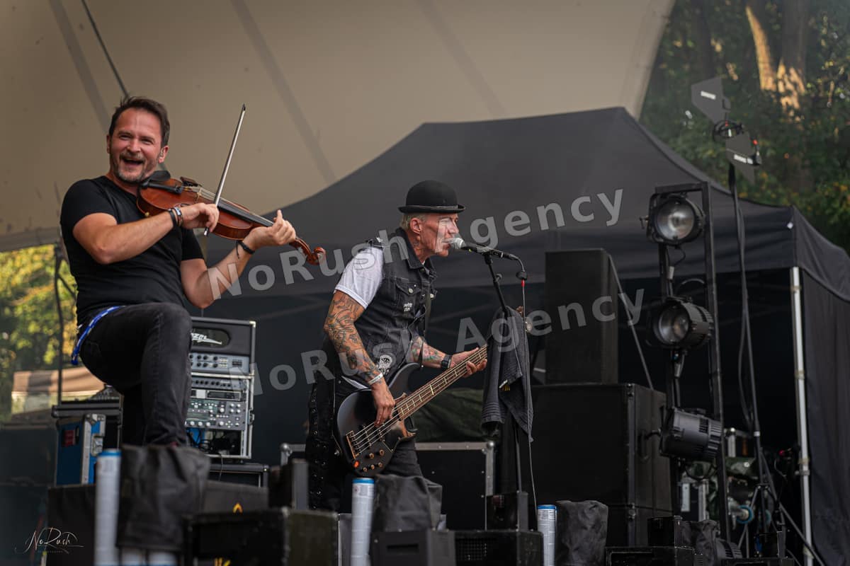Rauhbein live in Halle, Foto 42 von Stephan Sieger