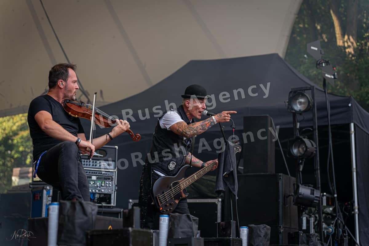 Rauhbein live in Halle, Foto 43 von Stephan Sieger